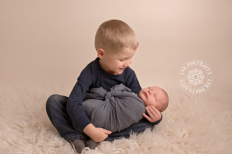 newborn baby boy photography - brotherly love