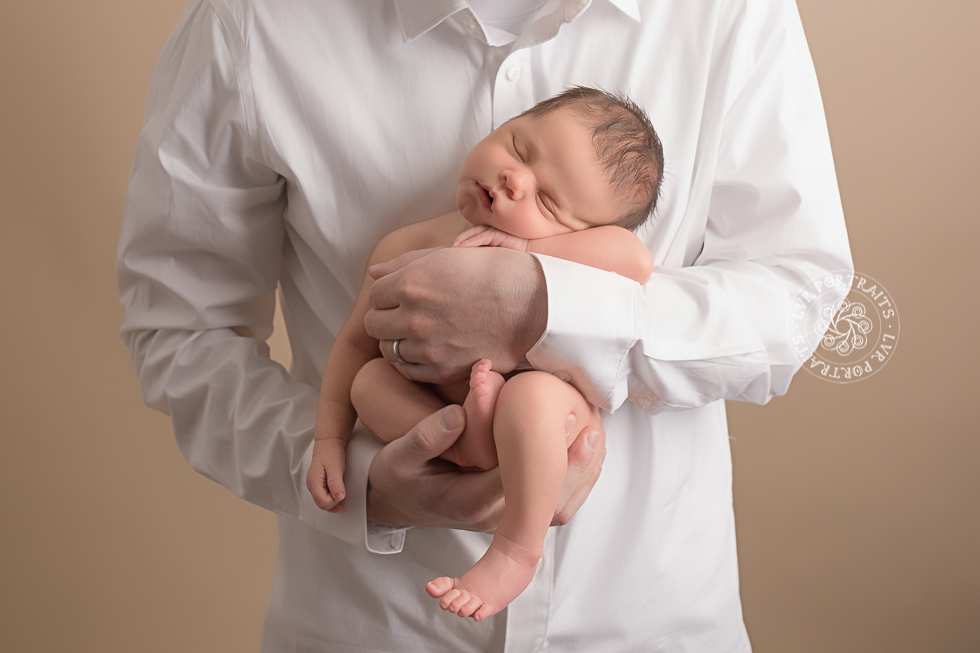 newborn baby photographer, Lancaster PA, dad and baby