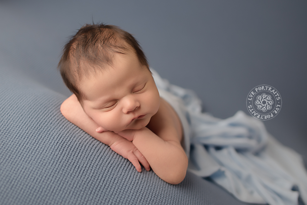 newborn baby photographer, Lancaster PA, boy on arms