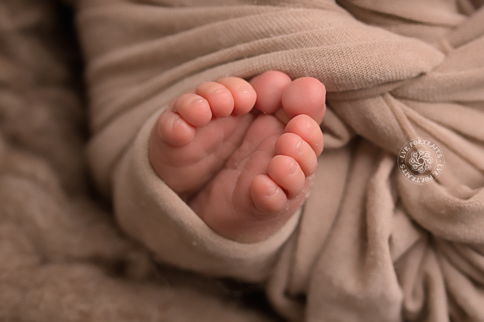 Lancaster-PA-Newborn-Photographer-baby boy piggy toes wrap