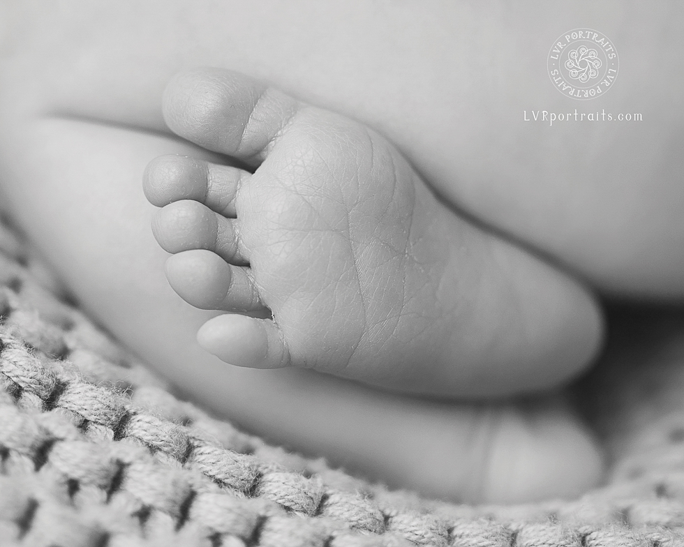 Lancaster Maternal Fetal Medicine, LVR Portraits, Lancaster PA Newborn Photographer, baby's foot