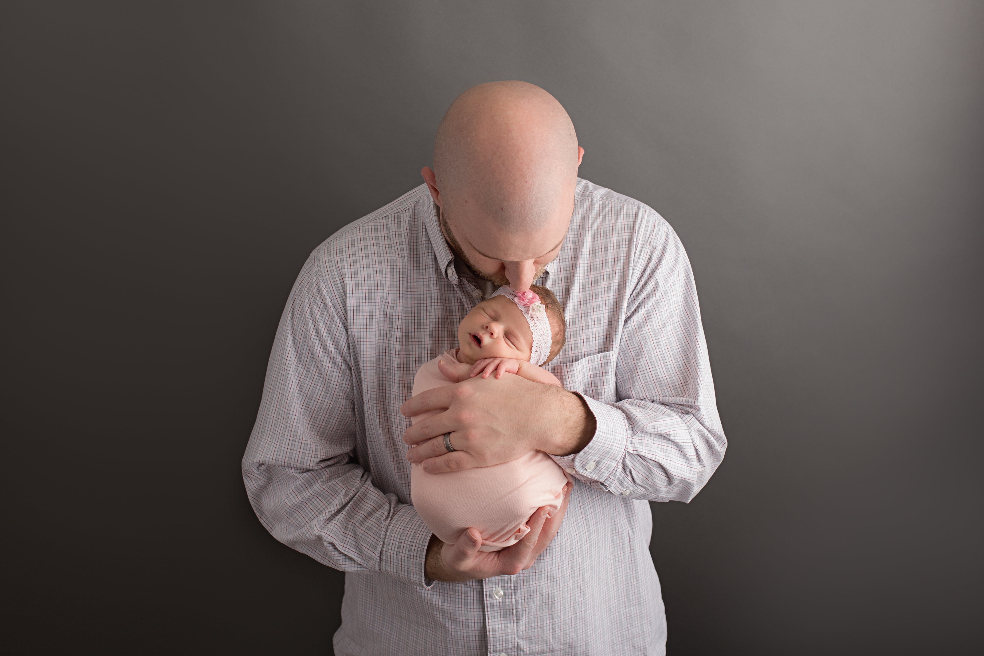 Lancaster-newborn-photography-studio, newborn & dad