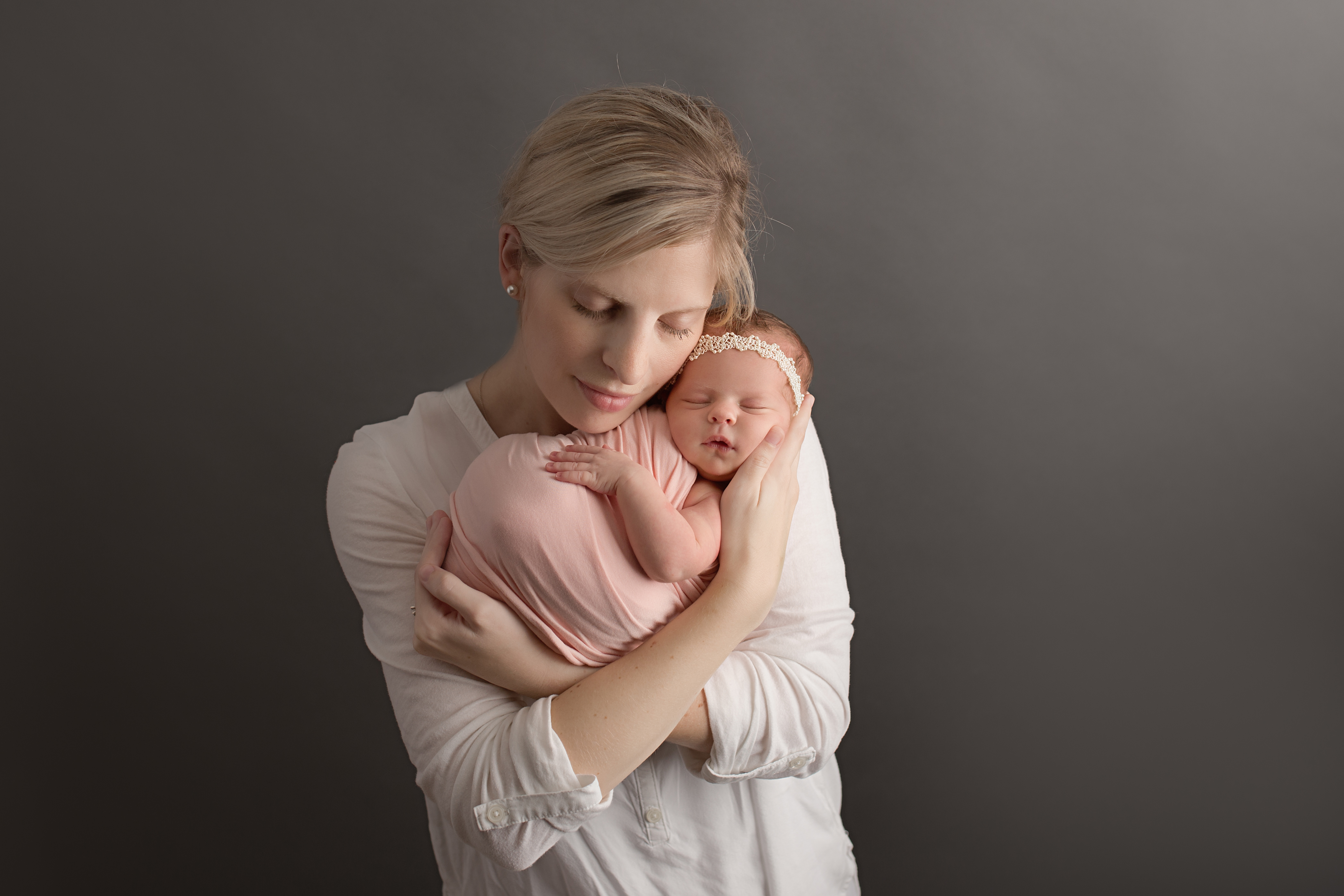 Lancaster-newborn-photography-studio, newborn girl & mom