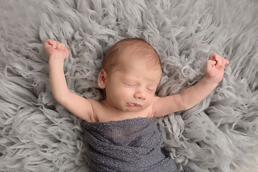 Henry's-newborn-photo-session-by-LVR-Portraits