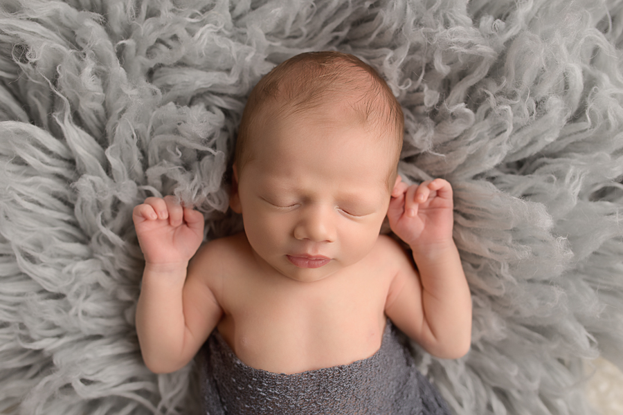 Henry's-newborn-photo-session-by-LVR-Portraits
